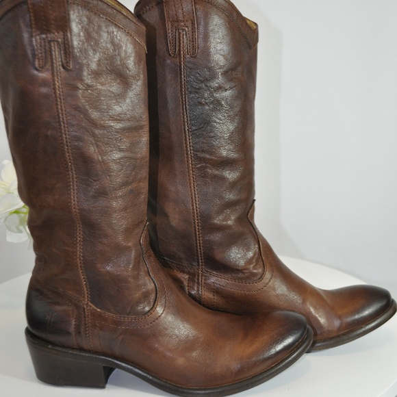 Frye Shoes - NWT/NIB Frye Carson Pull On Boots - Brown 6.5